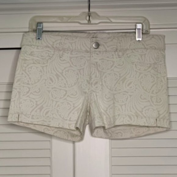 Ann Taylor LOFT Ivory Khaki Paisley Print Stretch Jean Shorts Sz 27/4 - Picture 5 of 5